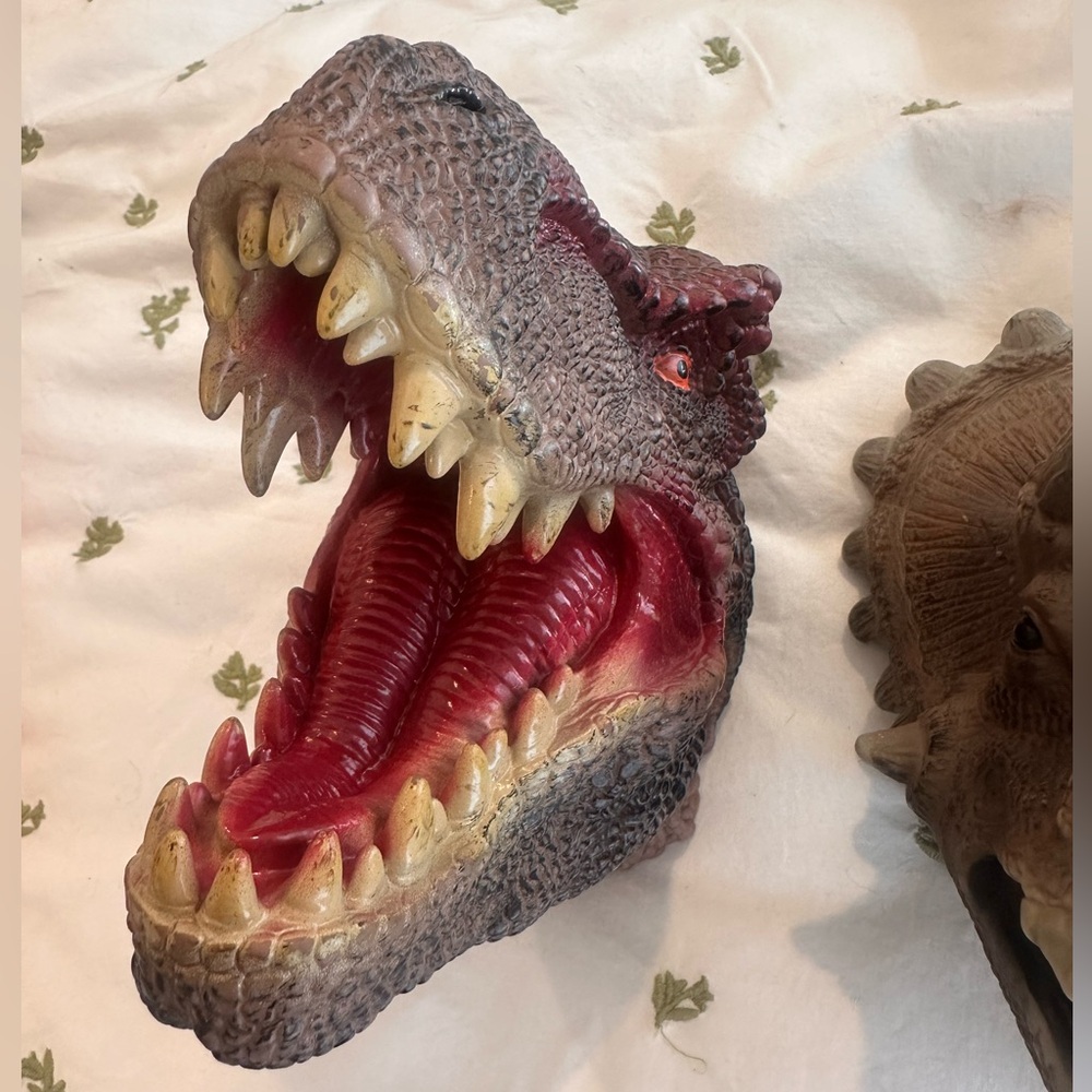 Realistic Dinosaur Head puppets - T-Rex and triceratops